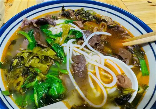 阿秋嫂生燙牛肉米線
