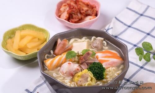  加盟宜百味泡面食能获得哪些支持