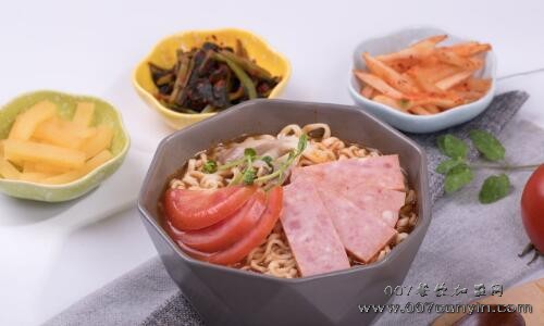  怎么加盟宜百味泡面食堂
